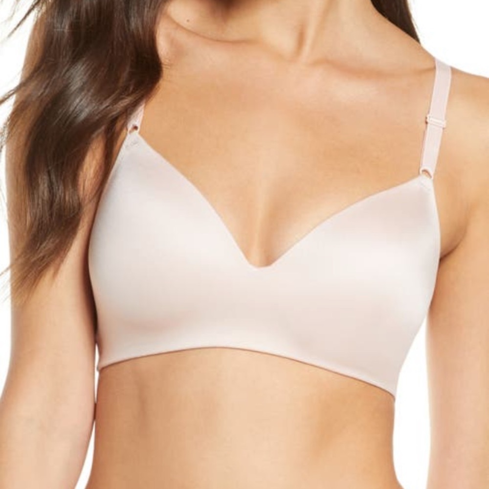 b.tempt’d by Wacoal BRAND NEW Future Foundation wireless bra Large = 36 C-D.
